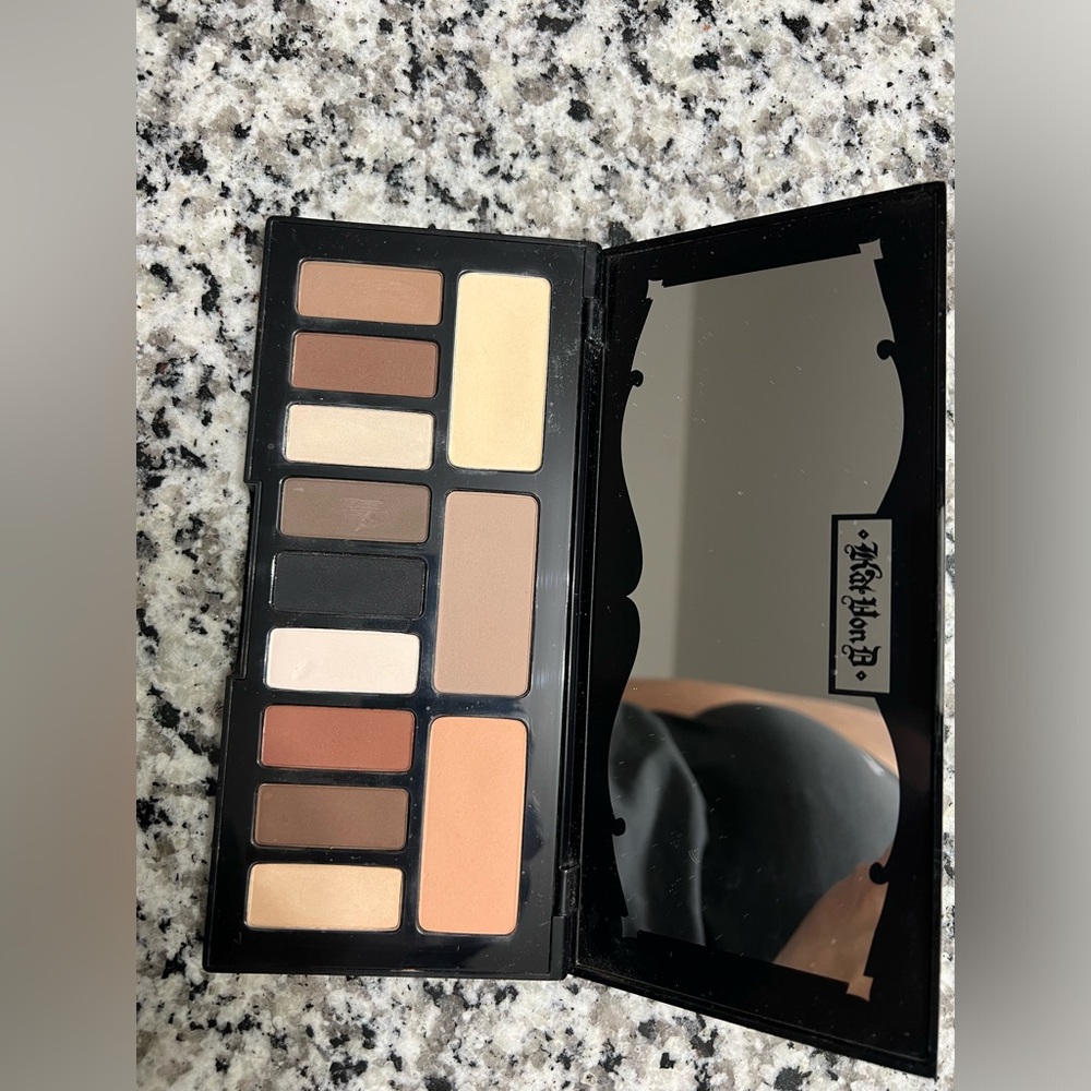 Kay Von D shade + light Black and Gold Eyeshadow Palette - Picture 2 of 5